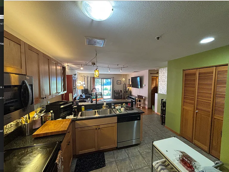 720 NW Naito Pkwy #D17 — Photo 1