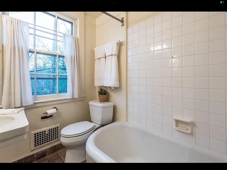 Ridgeway St — Photo 13