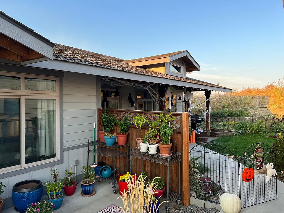 Walkway/entrance to condo with privacy fence and gated front yard.
