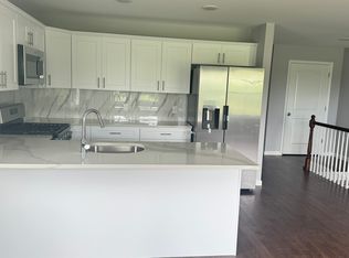 659 S 10th St #2, Newark, NJ 07108