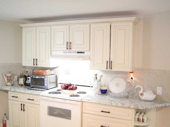 5th image of 2031 SW 83rd Ave