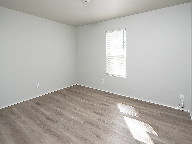 1234 Saratoga Dr #B — Photo 3