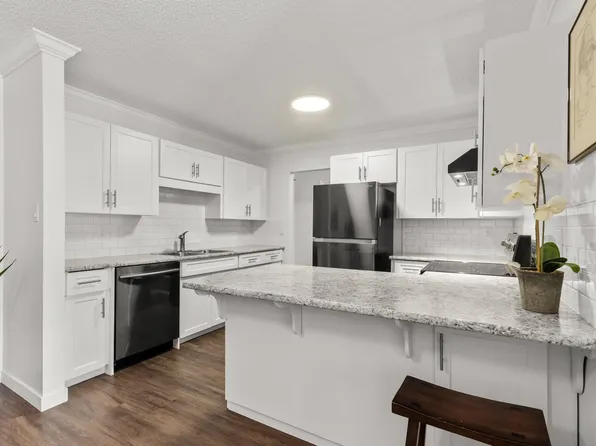 32910 Amicus Pl #303, Abbotsford, BC V2S 6G9