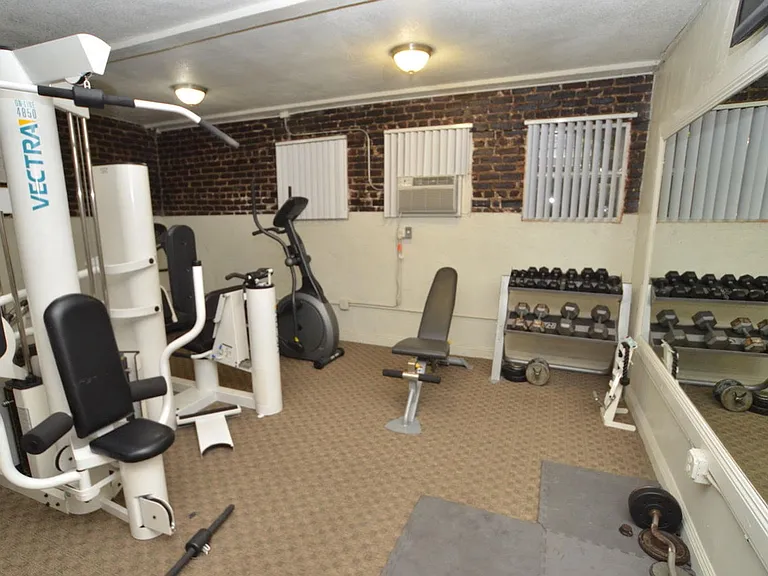 CCD - Country Club Dr. Apts. — Photo 5