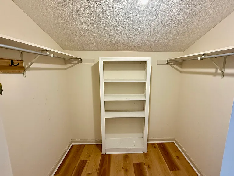 Second bedroom walkin closet