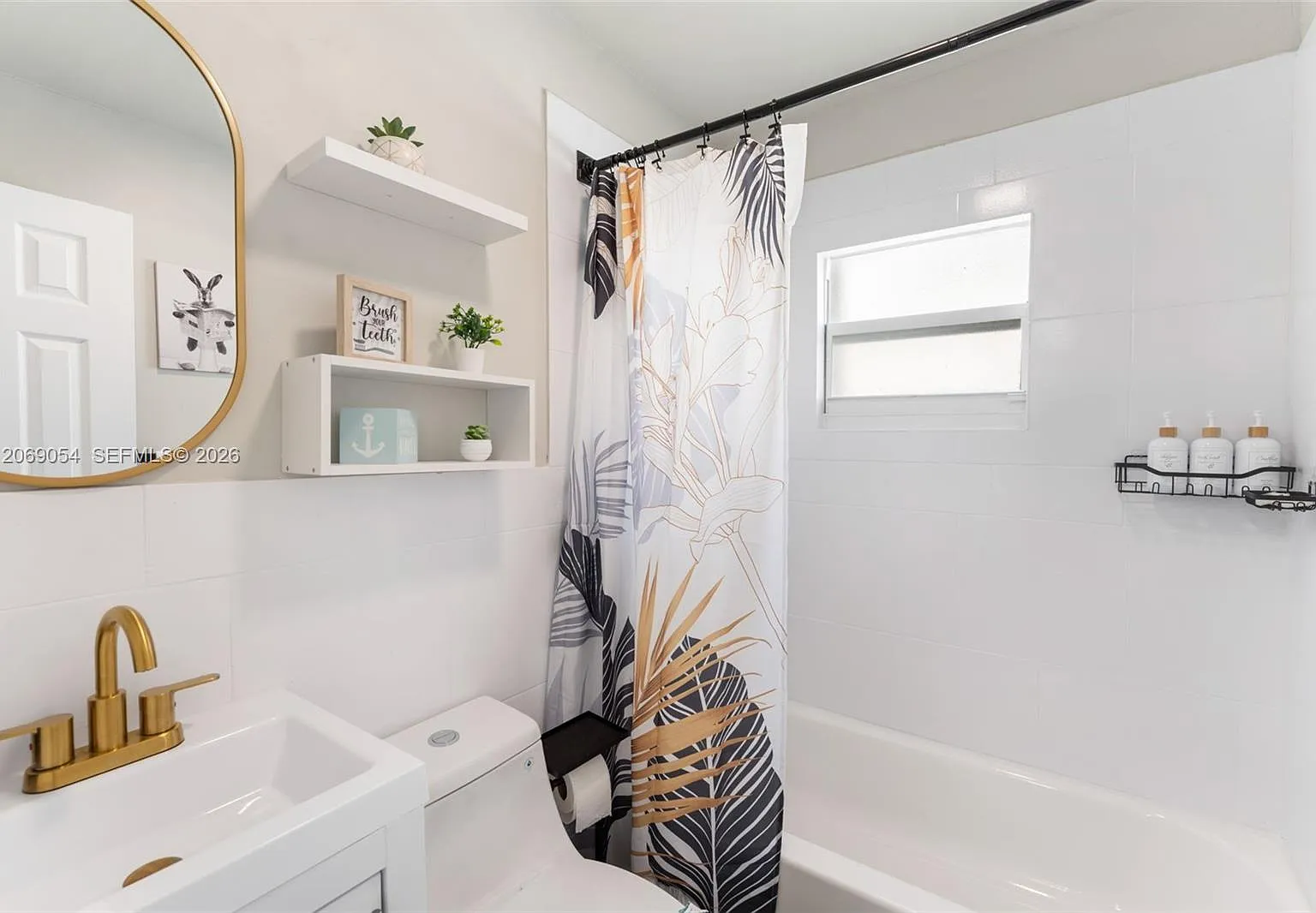 2 bed, 850 sqft, $2,200 — Photo 1