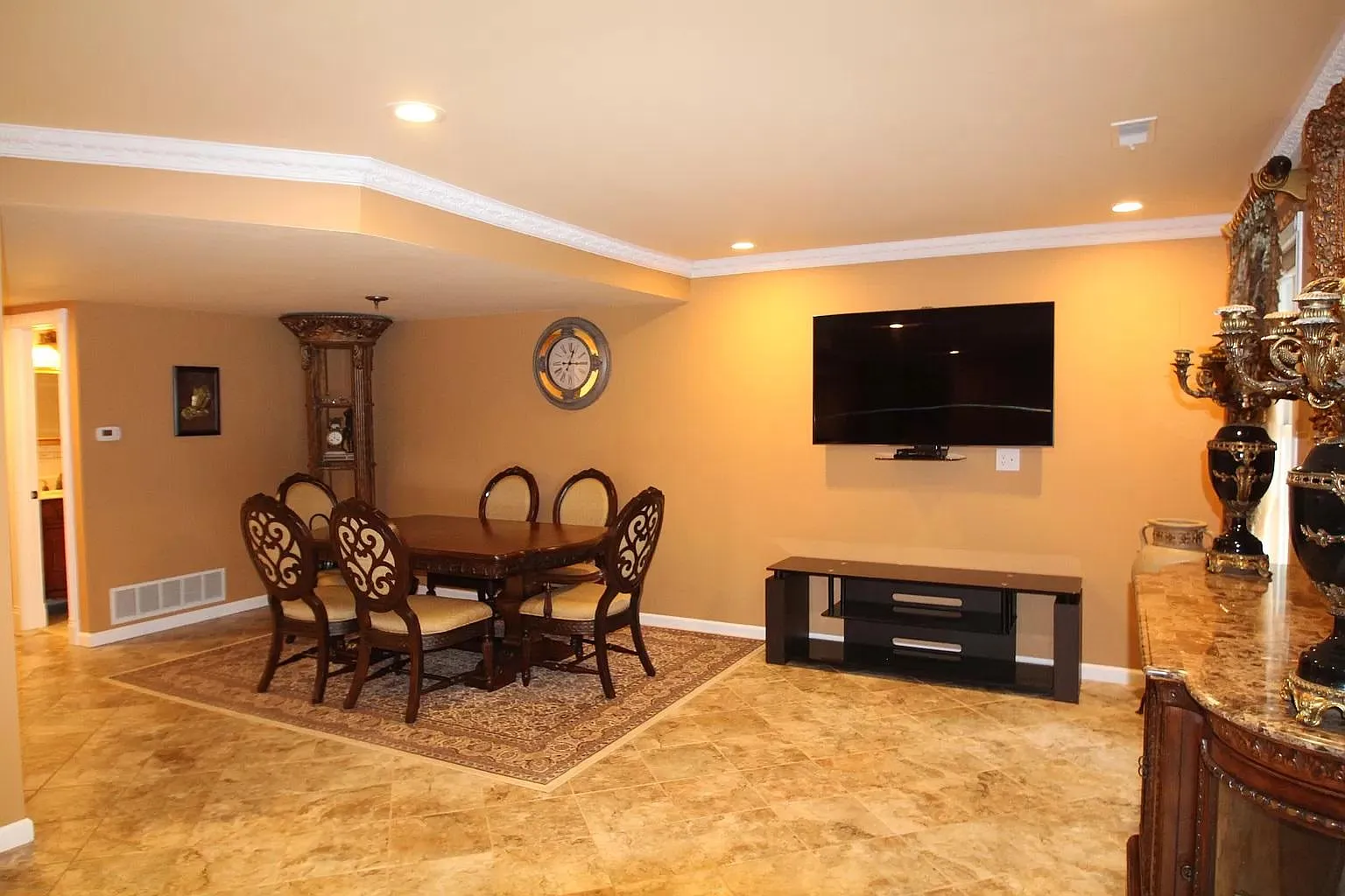 3 bed, 2.5 bath, 2200 sqft, $3,100 — Photo 4