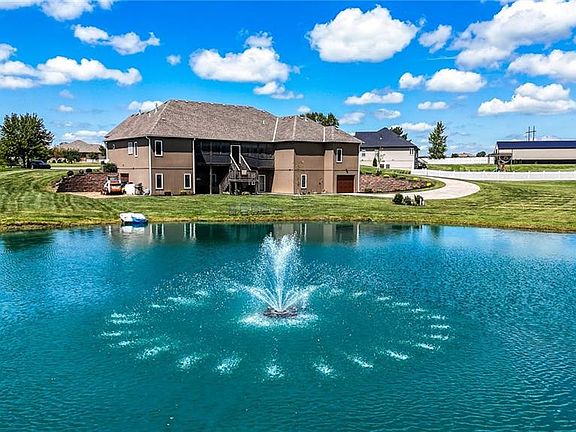 3rd image of 33412 Pinehurst Ln