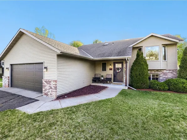 39119 Riverside Ct, North Branch, MN 55056