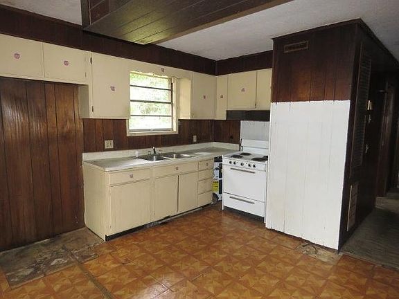5th image of 247 Hickson Dr
