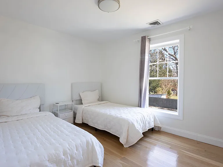 16 Hollyoak Ave — Photo 23