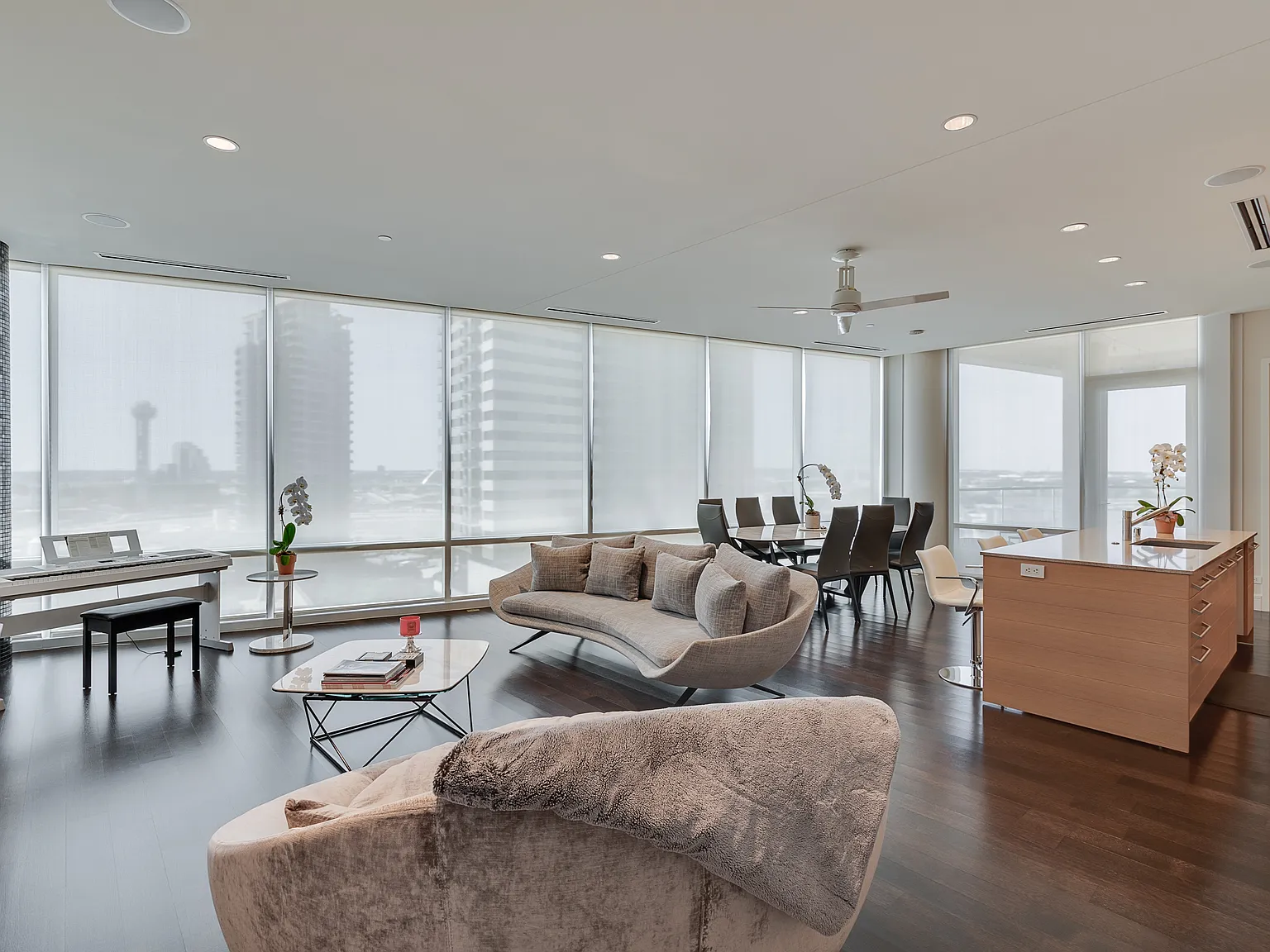 2 bed, 2.5 bath, 1619 sqft, $7,000 — Photo 4