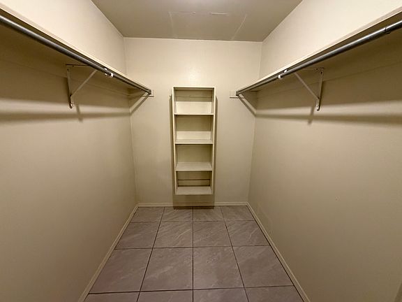 5th image of 970 N Oakland Ave #15