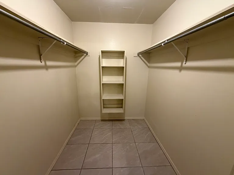 970 N Oakland Ave #15 — Photo 5