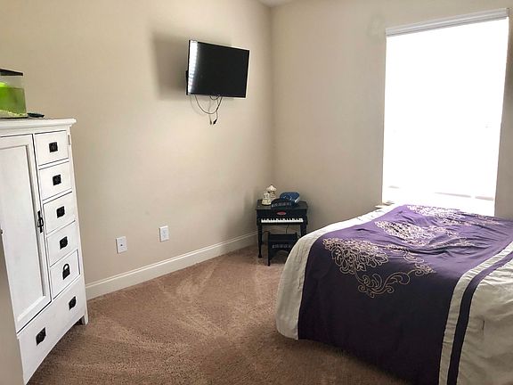2nd image of 27 Cliffhaven Cir