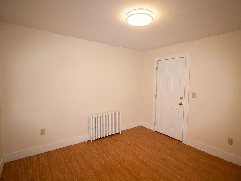 332 Pleasant St — Photo 2