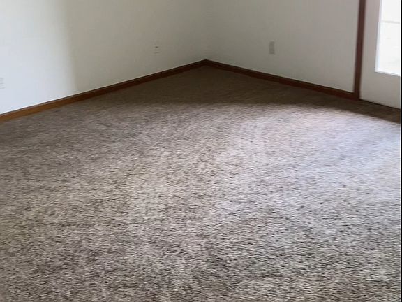 3rd image of 502 Chateau Royale Ct