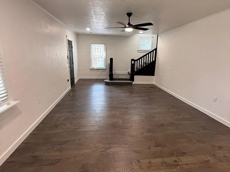 317 E Duffy St — Photo 6