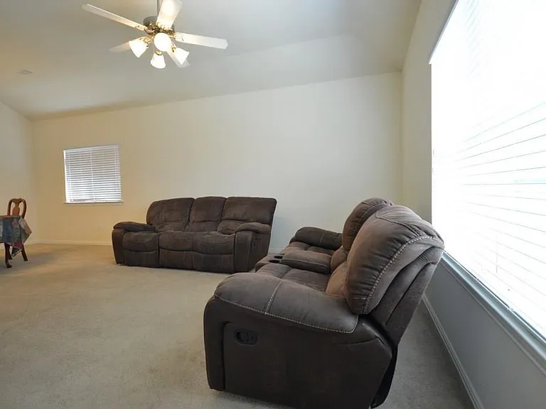 2727 Lakecrest River Dr — Photo 4