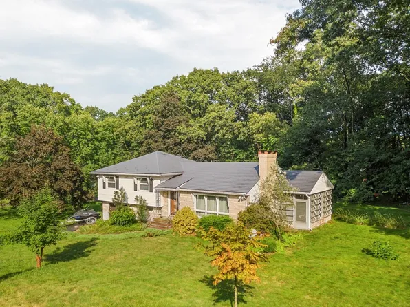 37 Hollingsworth Rd, Milton, MA 02186