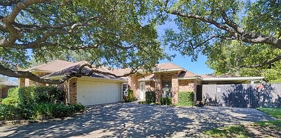 2nd image of 2112 Monterrey Pl