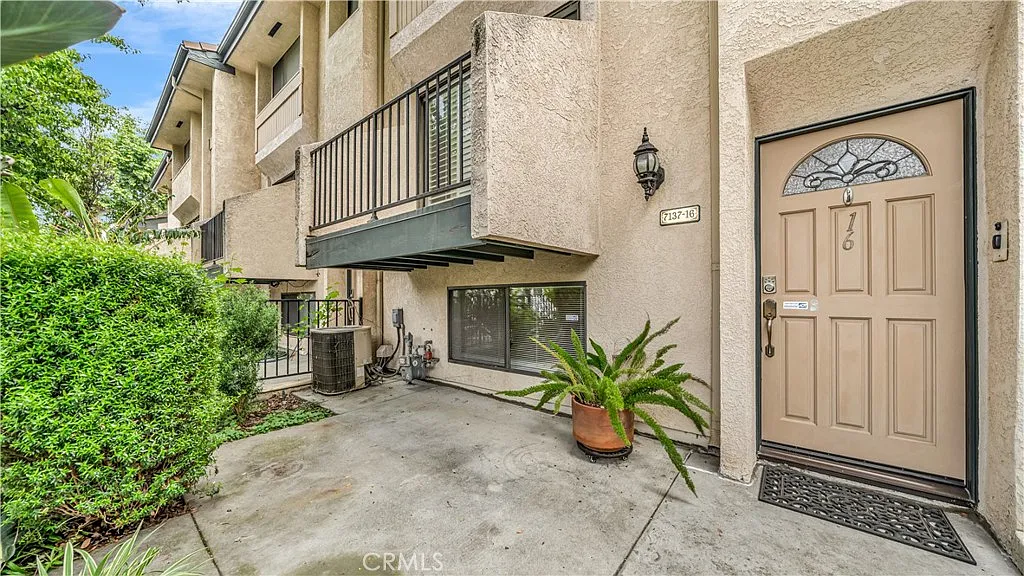 2 bed, 2.5 bath, 1326 sqft, $3,700 — Photo 1