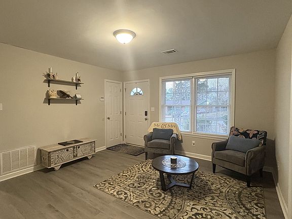 5th image of 3404 Kensington Dr S