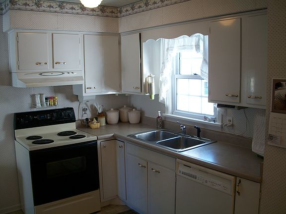 4th image of 305 N Walnut St