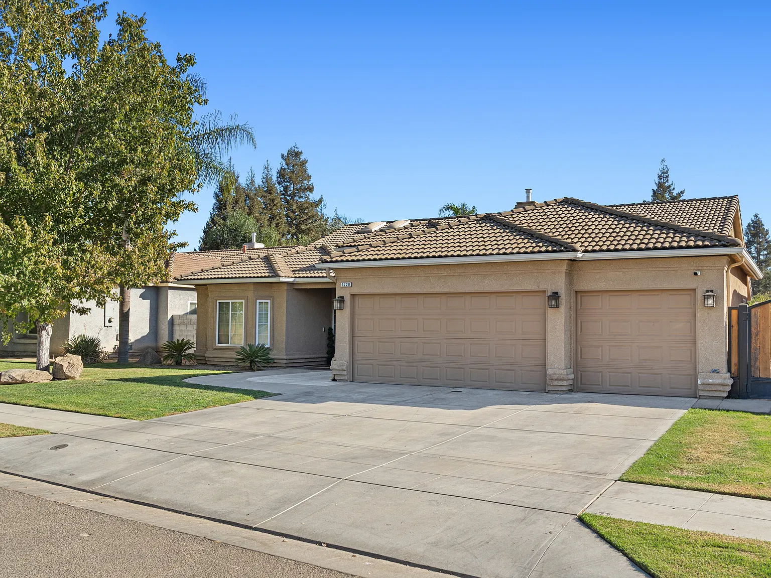 3720 Riverview Drive - 1 — Photo 2
