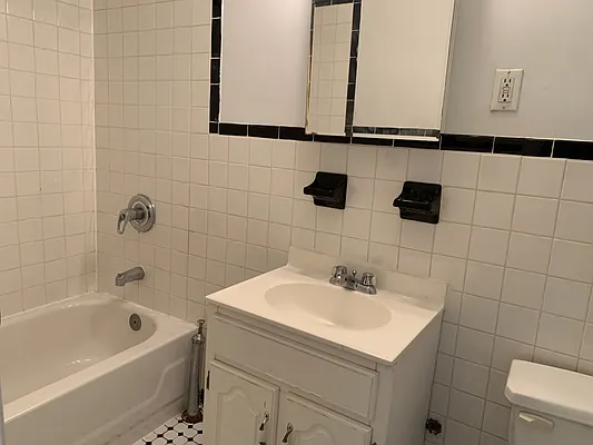 Rented by R New York | media 6