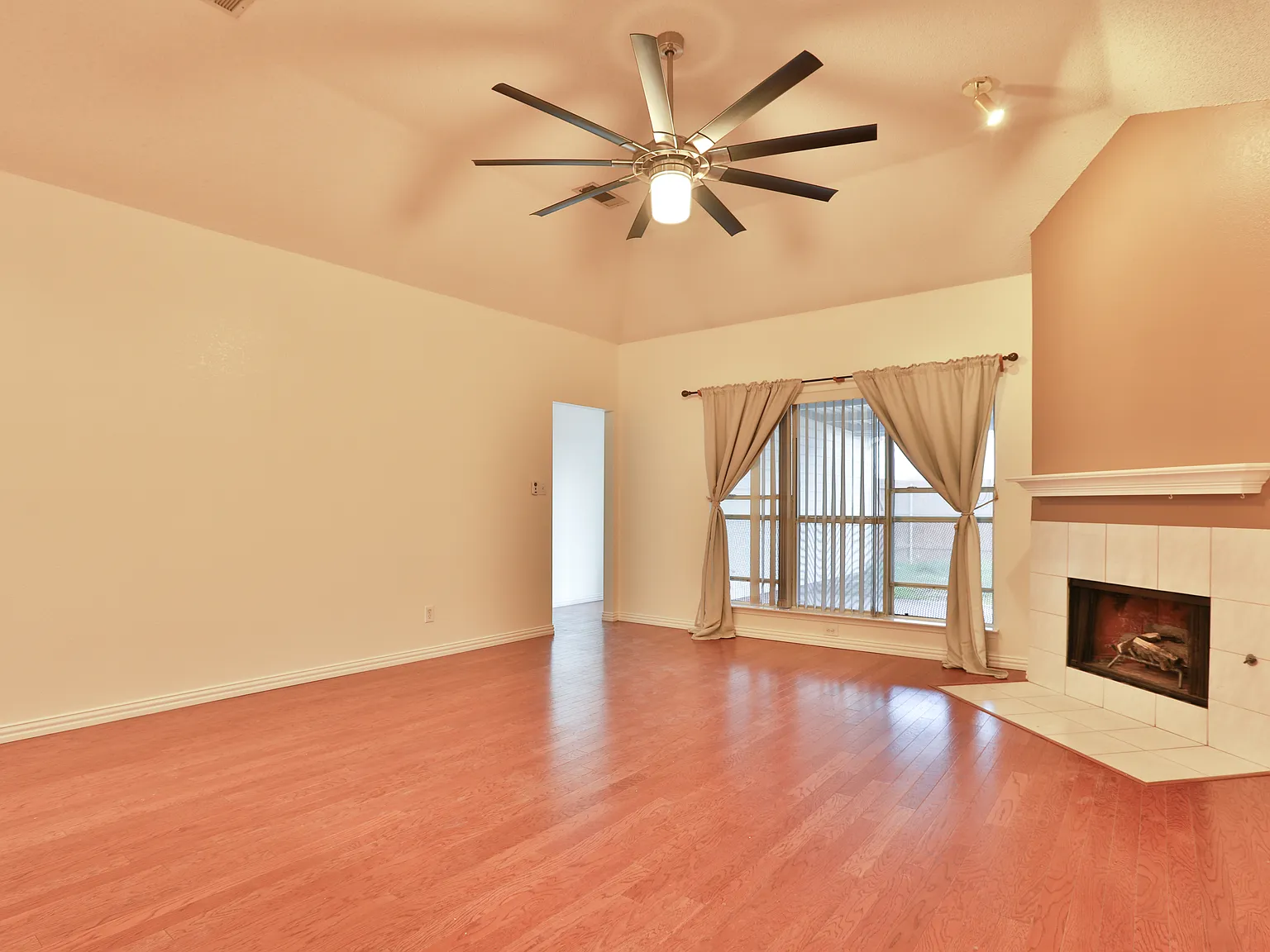 3 bed, 1430 sqft, $2,150 — Photo 2