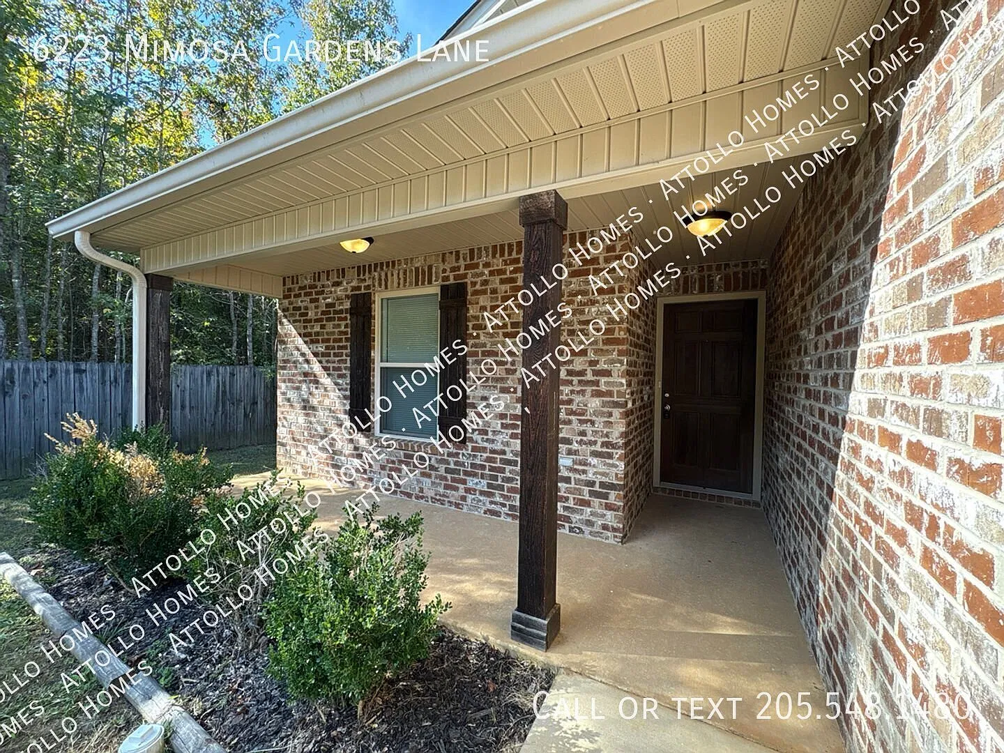 Beautiful 3-Bedroom Garden Home with 2-Car Garage & Fenced Yard | Tuscaloosa — Photo 2
