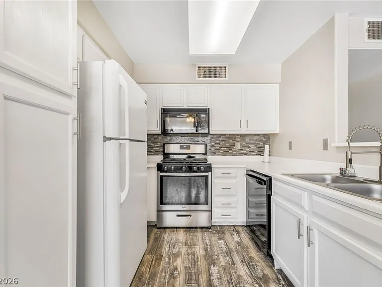 3060 Tarpon Dr #102 — Photo 8