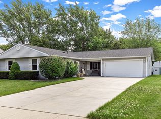 1321 Elm Dr, Schaumburg, IL 60194