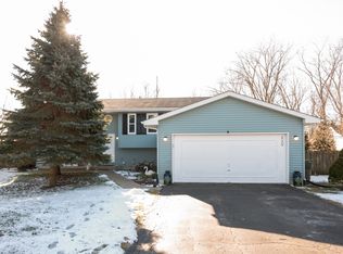225 Burnett Ave, Lake Villa, IL 60046