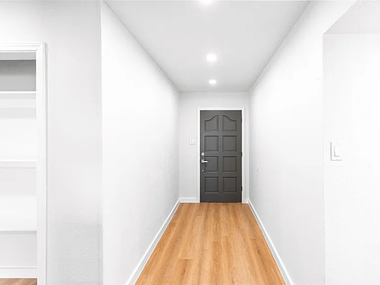 318 Willoughby Dr — Photo 4
