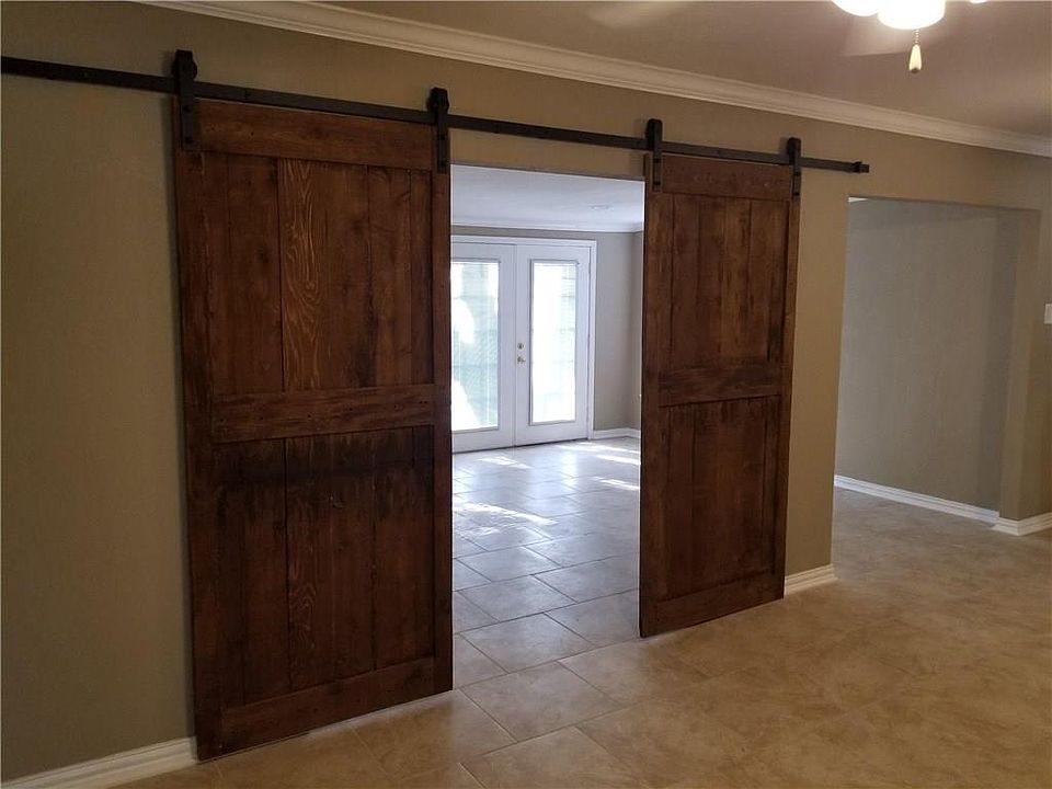 1st image of 4213 Skyline Dr
