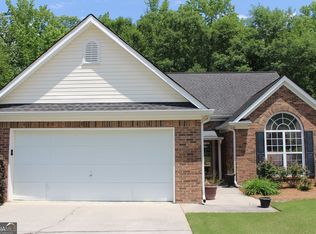 300 Cloverwood Dr, Fayetteville, GA 30215