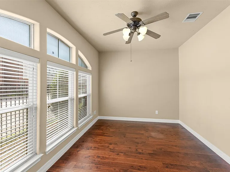1716 Aden Dr — Photo 9