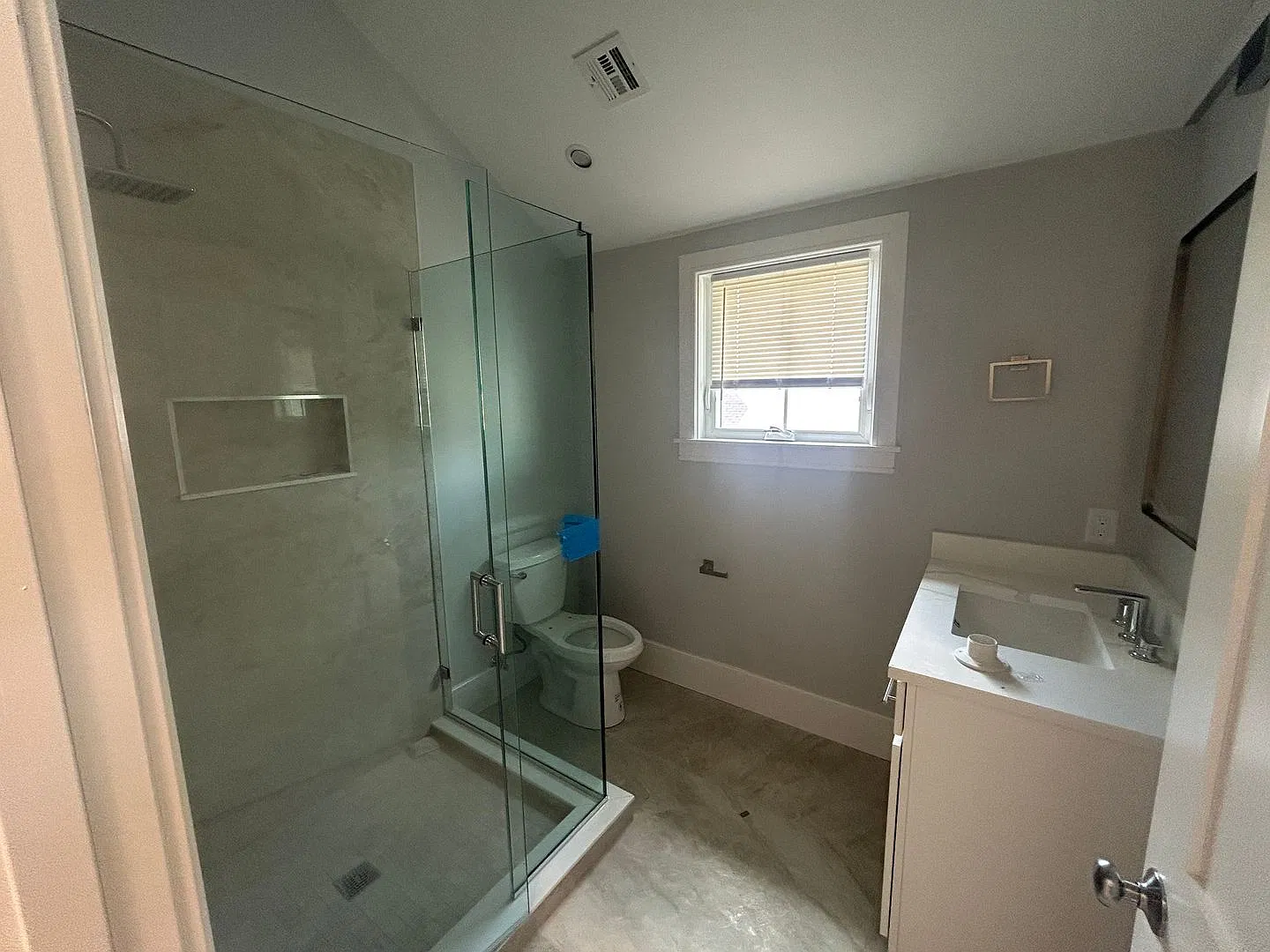 New Construction 3 Bed / 2 Bath in Allston In-Unit Laundry 10/1 — Photo 4