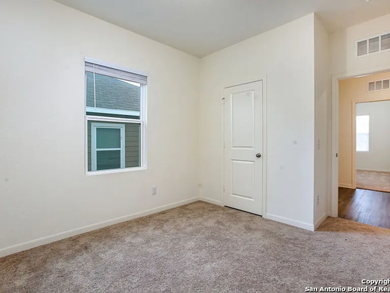 12530 Larissa — Photo 17