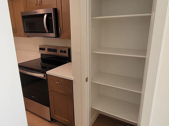 3rd image of 1032 E 400 S