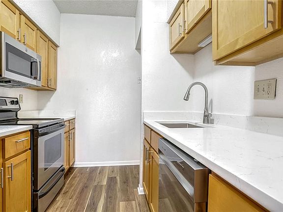 3rd image of 1716 E 97th St APT C