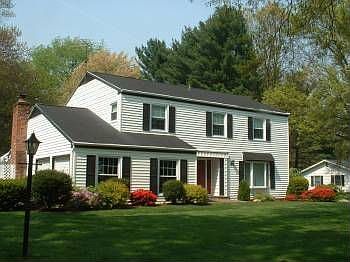2nd image of 920 Queens Dr