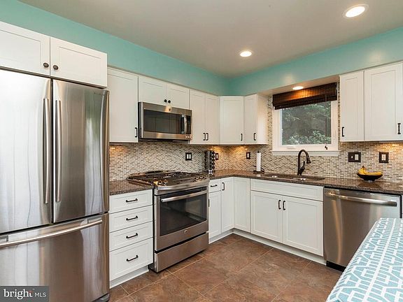 4th image of 6037 Oaklawn Ln