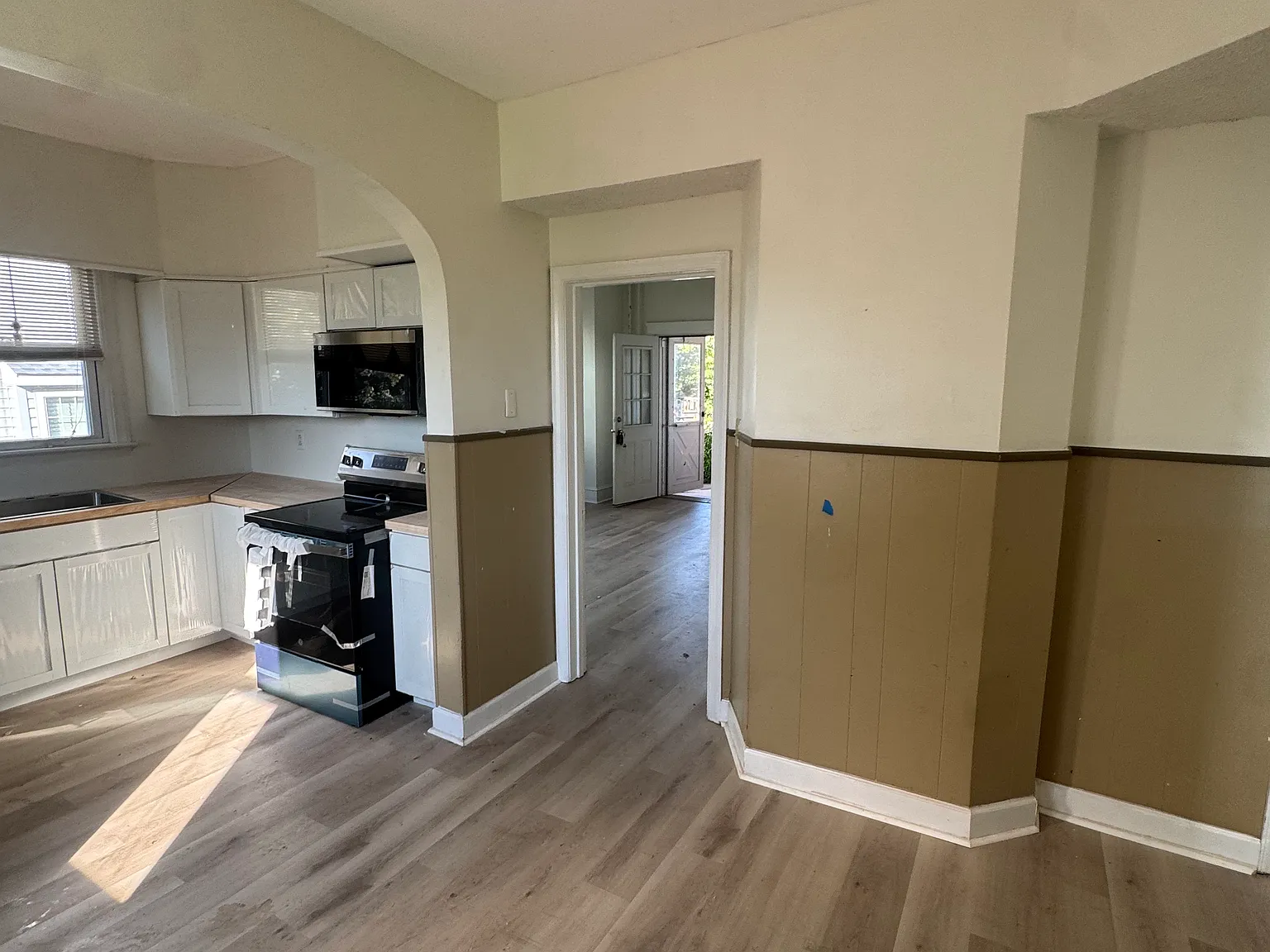 1 bed, 900 sqft, $1,600 — Photo 3