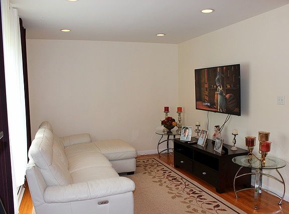 2nd image of 1608 Mandel Ave