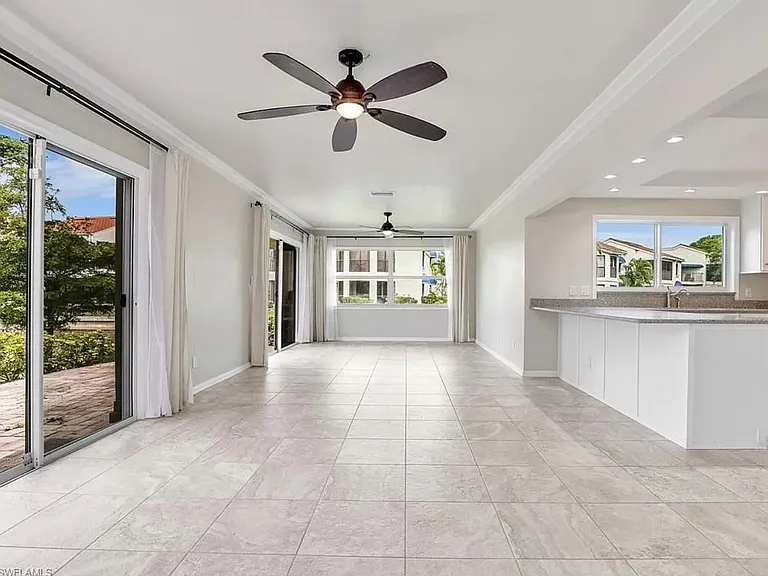 4265 Island Cir #B — Photo 11
