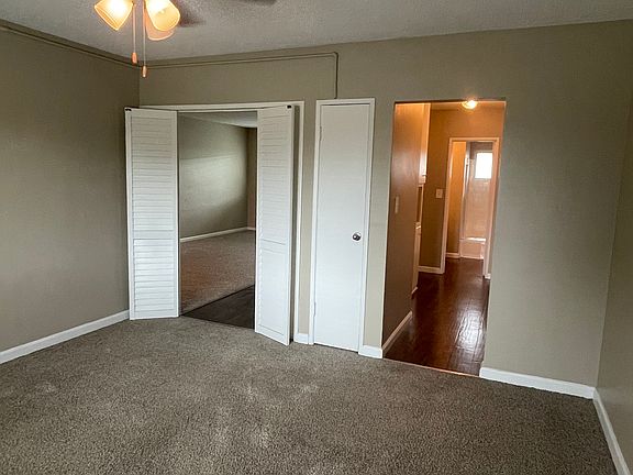 4th image of 921 S Park Cir APT 4