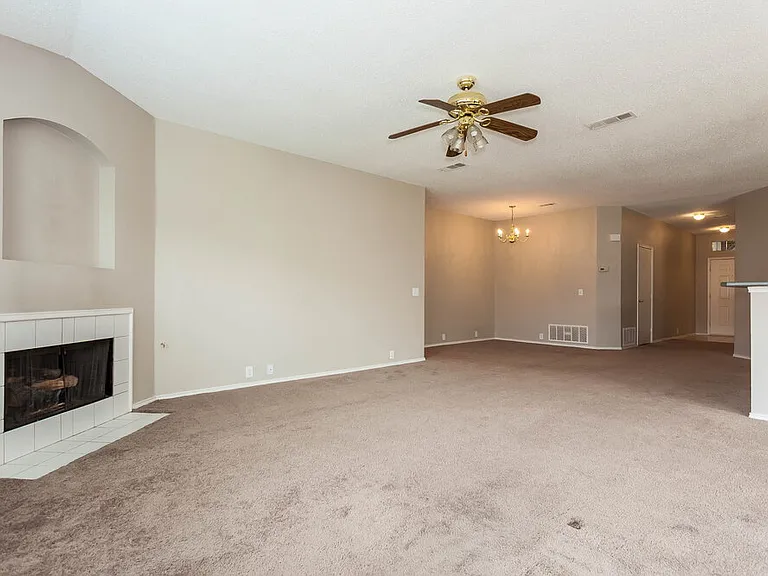 1100 Greenbend Dr — Photo 4